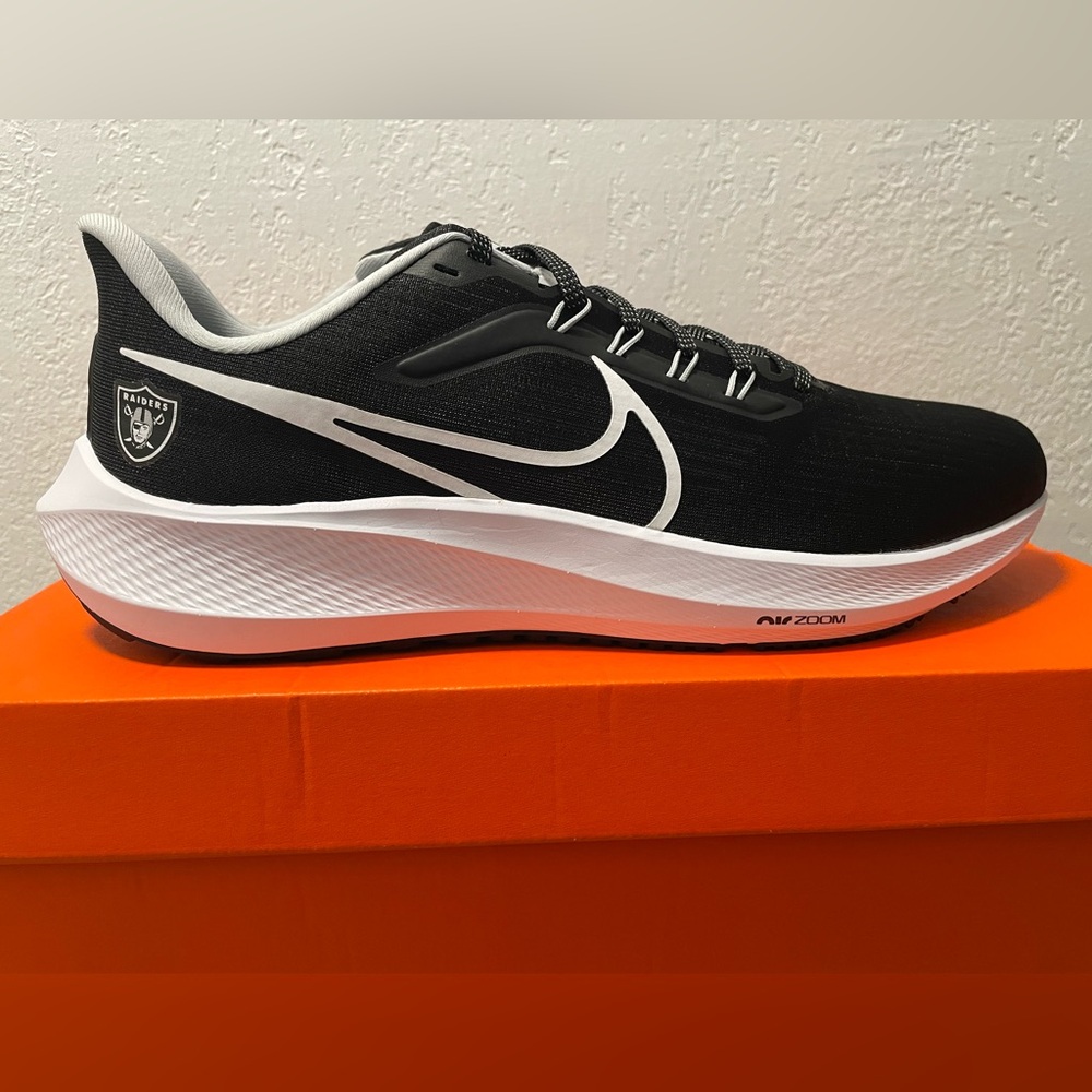 Men’s 11 Raiders Nike Air Max Typha shoes